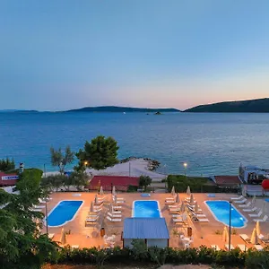 https://apartments-medena.hotels-in-trogir.com